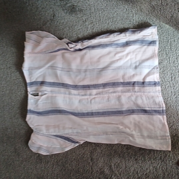 Calvin Klein light, gauzy flutter sleeve top - Picture 3 of 3